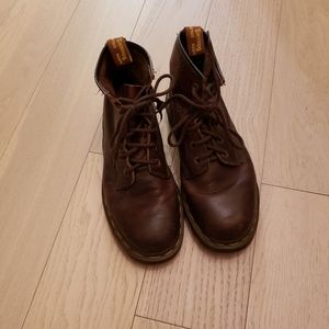 DR. MARTEN 101 6 EYE BROWN LEATHER BOOTS